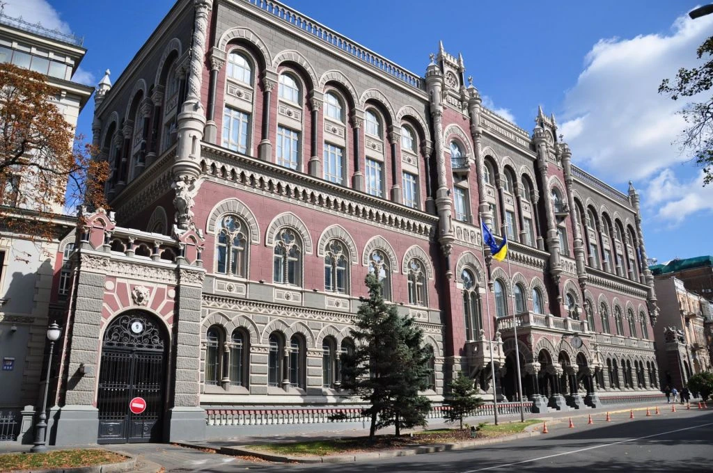 Анонімно поповнити картку вже не вийде: НБУ змінив правила для терміналів