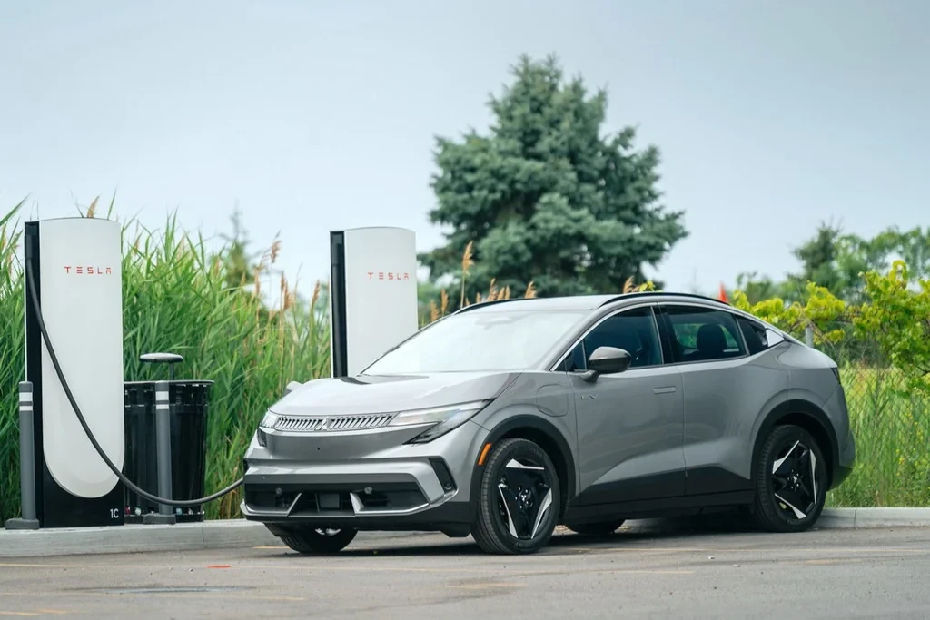 Два в одному: електрокрос Mitsubishi Eclipse Sportback отримав порти від Tesla та Nissan