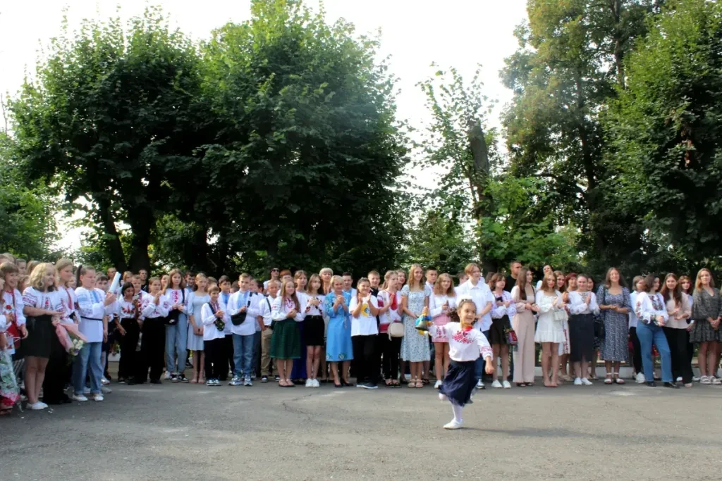 Школа не стане ліцеєм, а учні зможуть довчитися в ній: для яких класів готують зміни